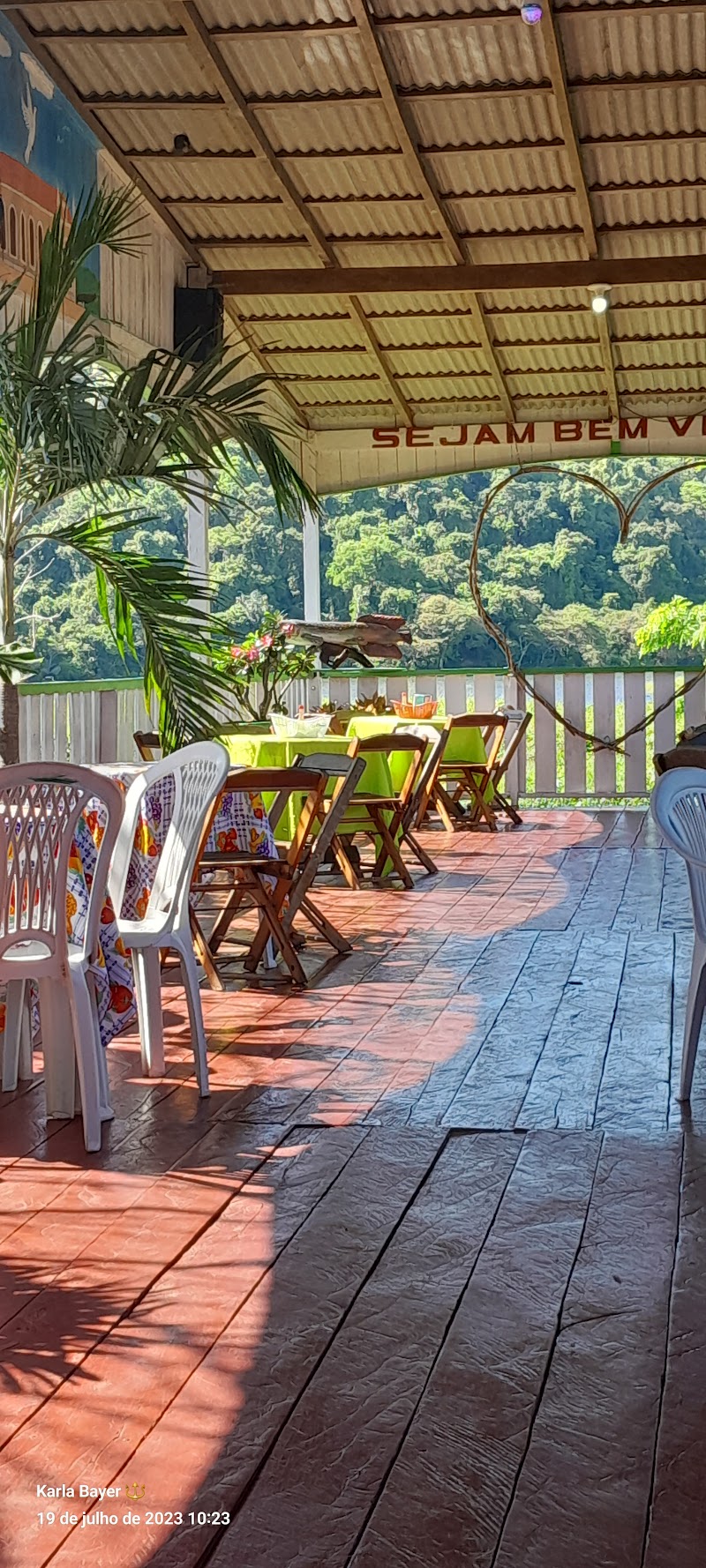 Restaurante vista bela.