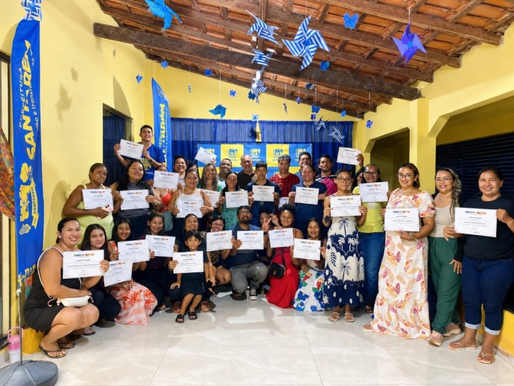Prefeitura entrega certificados a 32 pessoas que concluíram cursos de capacitação